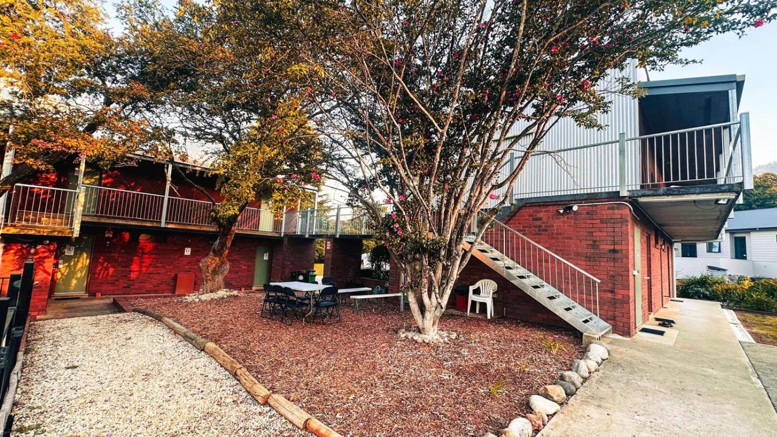 Mountain Creek Motel Bar&Restaurant Mount Beauty Exterior foto