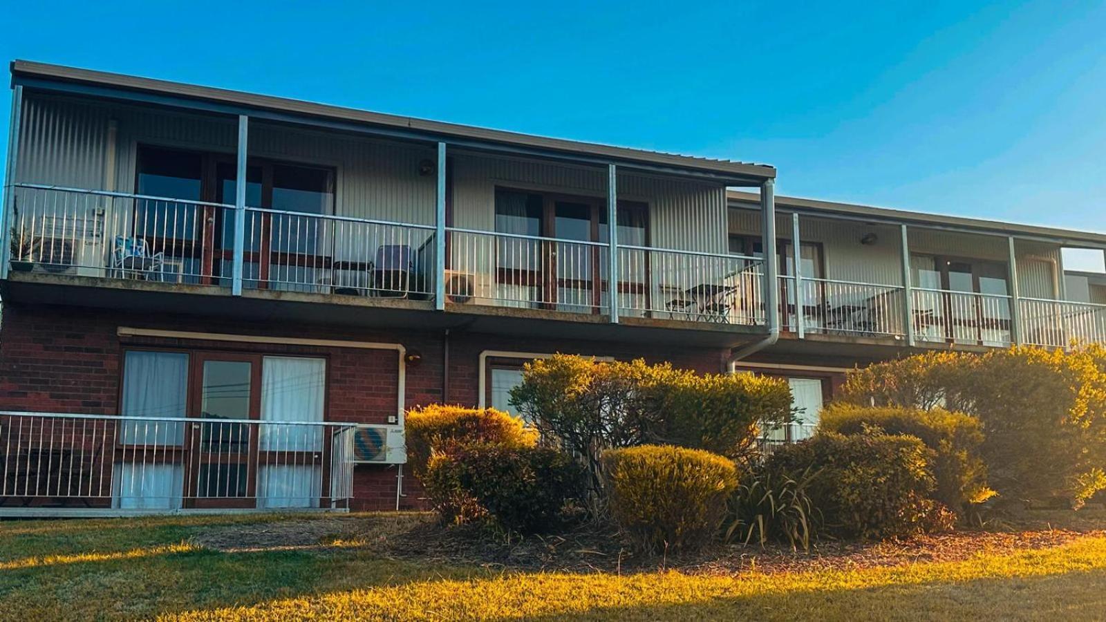 Mountain Creek Motel Bar&Restaurant Mount Beauty Exterior foto