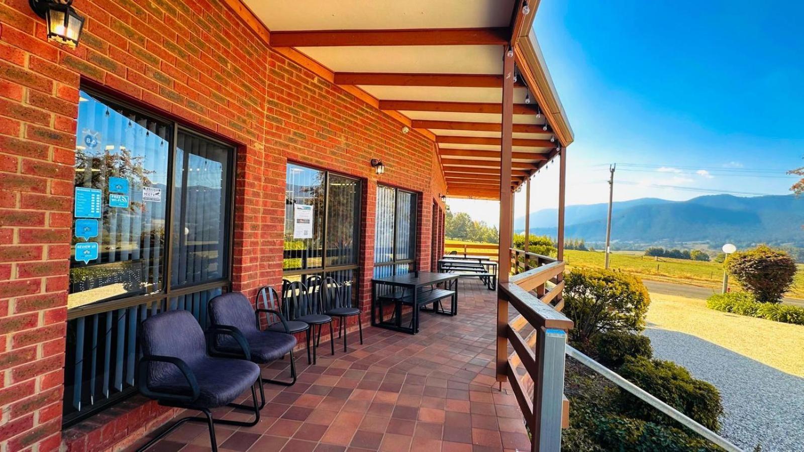 Mountain Creek Motel Bar&Restaurant Mount Beauty Exterior foto