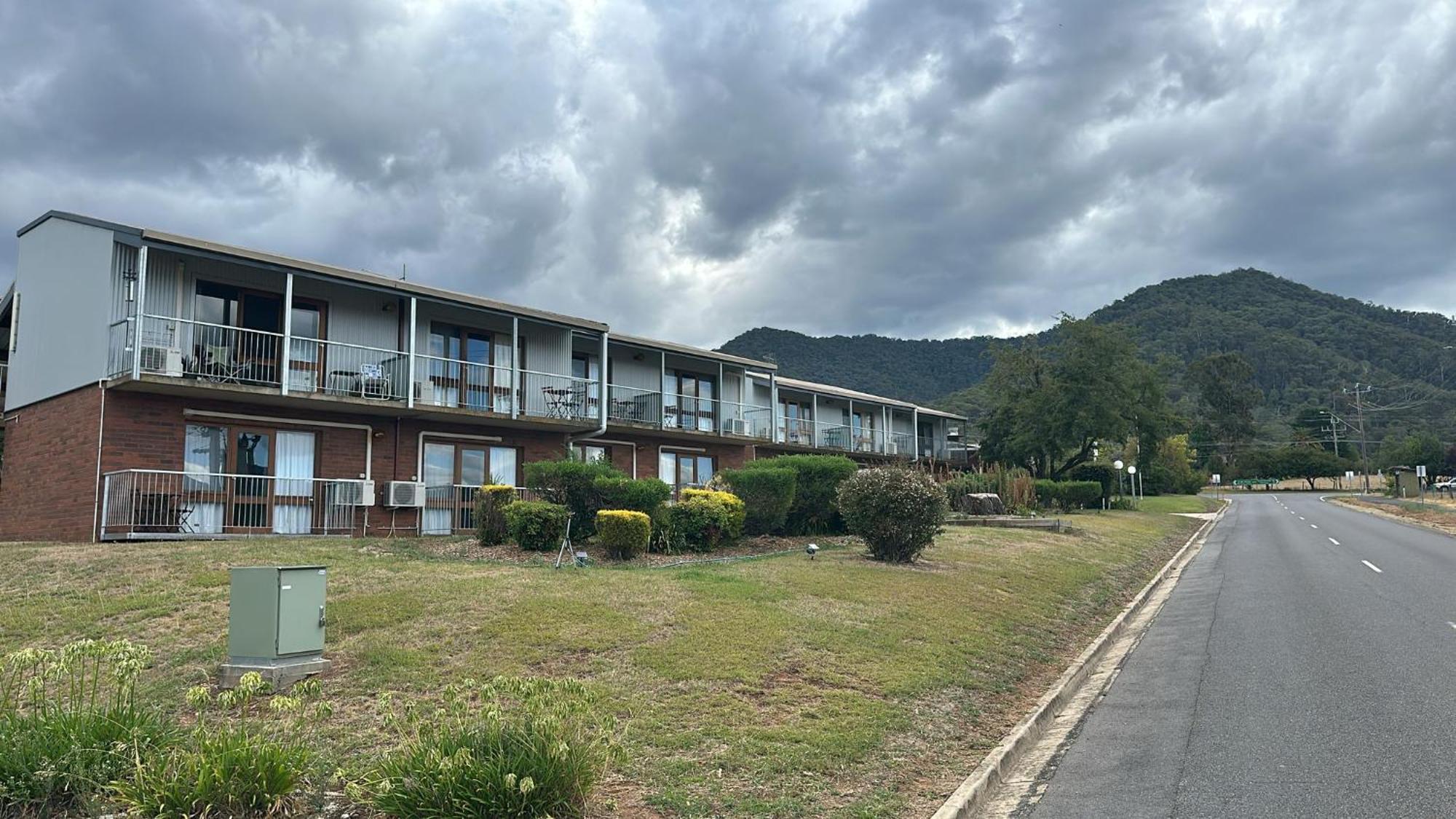 Mountain Creek Motel Bar&Restaurant Mount Beauty Exterior foto